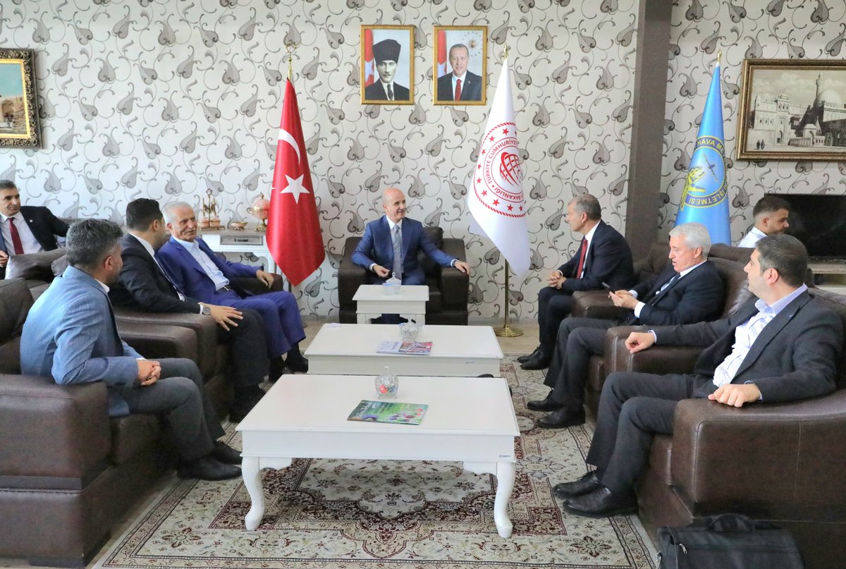 erolozvar's tweet image. Bölge Üniversiteleri Toplantısına katılmak ve çeşitli temaslarda bulunmak üzere Ağrı’dayız.
Ağrı’daki üniversitemizde büyük katkısı ve desteği olan iş insanı İbrahim Çeçen ile bir araya geldik.
İş insanlarının şehirlerindeki üniversitelere desteğini çok kıymetli buluyoruz.…