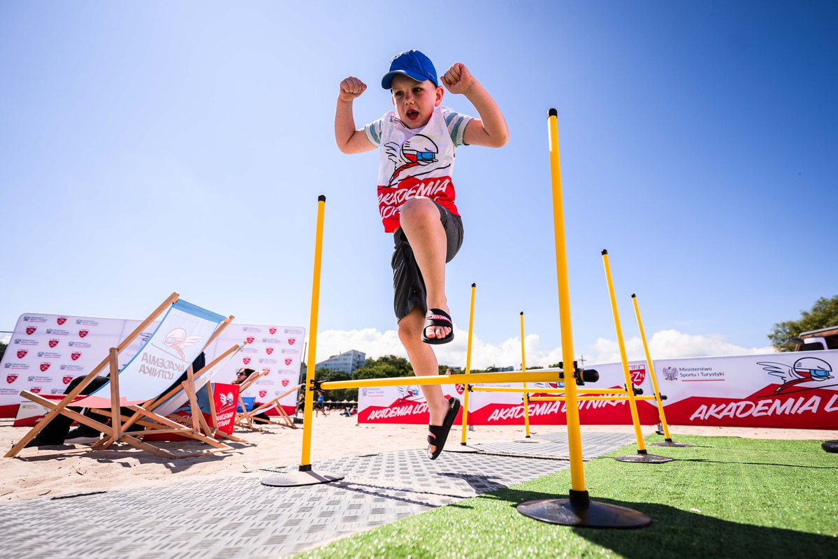 pzn_pl's tweet image. Słońce, plaża, parawany i… skoki narciarskie. Czekamy na Was w Gdyni do 17:00!
A jutro organizujemy zawody w skokach narciarskich na plaży! Zapraszamy od 12:00 do 14:00