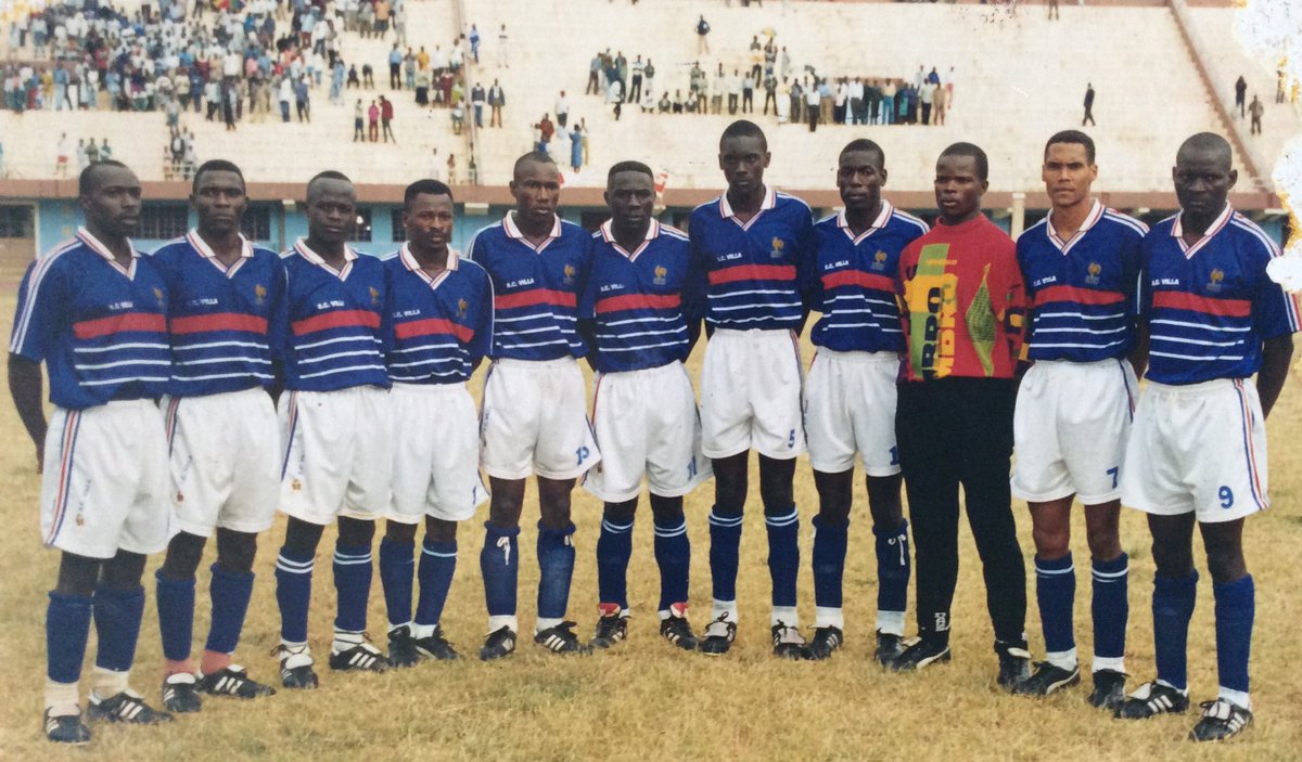 BadruZziwa's tweet image. #TBThursday
SC Villa LINE-UP 1999
L-R: Joseph Mutyaba, Deo Serwadda,John Mandwara, James Kayimba, Robert Tumusiime, Charles Kayemba, David Obua, Aggrey Bigala, Ramadhan Elengesa, Edgar Watson and Daniel Kiwanuka.