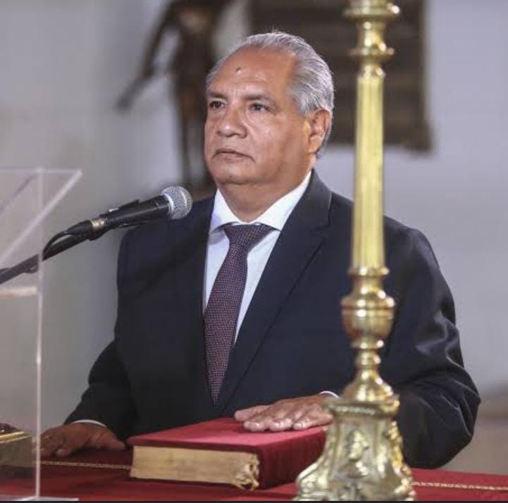 AlonsoRamosG's tweet image. "La presidenta y el premier reapaldan a su ministro". César Sandoval, ministro de Transportes, atiza el fuego, en RPP, en su disputa con alcalde de Lima, Rafael López Aliaga, quien pidió la cabeza de Sandoval por descartar inicio de operaciones de trenes de Porky.