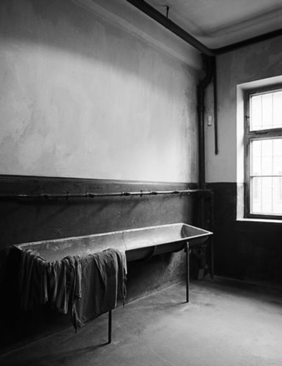 auschwitzxhibit's tweet image. July 24, 1943 | In #Auschwitz Polish prisoner Henryk Radomski (No. 14186) is led from the bunker to the washroom in Block 11 and shot. He was in the bunker for more than 260 days, because the Political Department wanted to extract information from him.