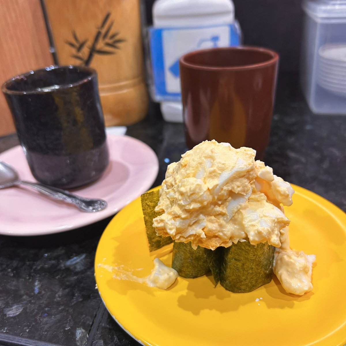 4raichi4's tweet image. 池袋にある「回し鮨 若貴 池袋サンシャイン60通り店」のタマゴサラダ軍艦が めためたに美味い。オススメです。