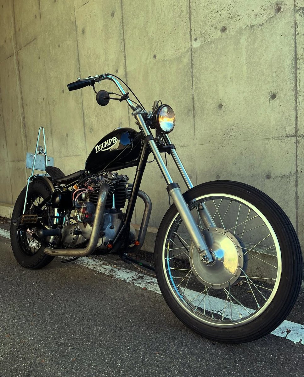 Pretty slick Triumph Chopper from @memesan1978 #triumphchopper #vintagetriumph #triumphs #choppershit #buildsomething #chopitbuilditrideit #triumphchop