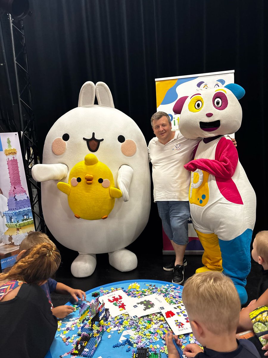 Une magnifique journée passée hier à Saint-Raphaël avec la tournée Pitchoun, accompagnée de deux adorables mascottes représentant les belles marques Diddl et Molang. Un grand merci pour votre fidélité et votre confiance ! Pitchoun continue de grandir ❤️