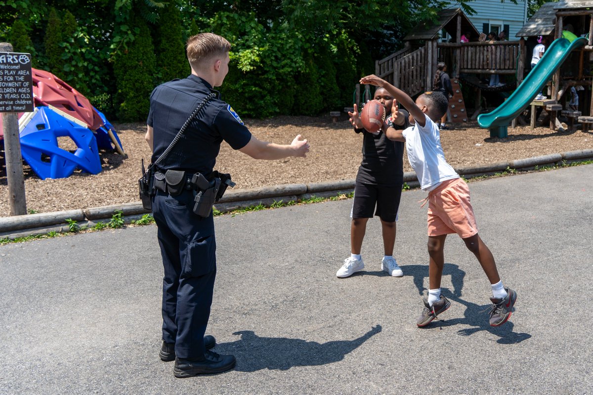 RochesterNYPD's tweet image. Sign up today to start your career with the Rochester Police Department and be part of a team to protect and serve our great community.
Visit jointheRPD.com to sign up.