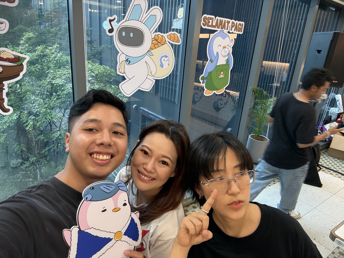jyp_nft's tweet image. Missing KL already and big shoutout to @pudgymalaysia for planning not 1, not 2 but 8 Pudgy events over week and even post event late night supper sessions with the community 🐧🇲🇾
While the guests are enjoying, the team did not sleep, making sure each event is enjoyable for…