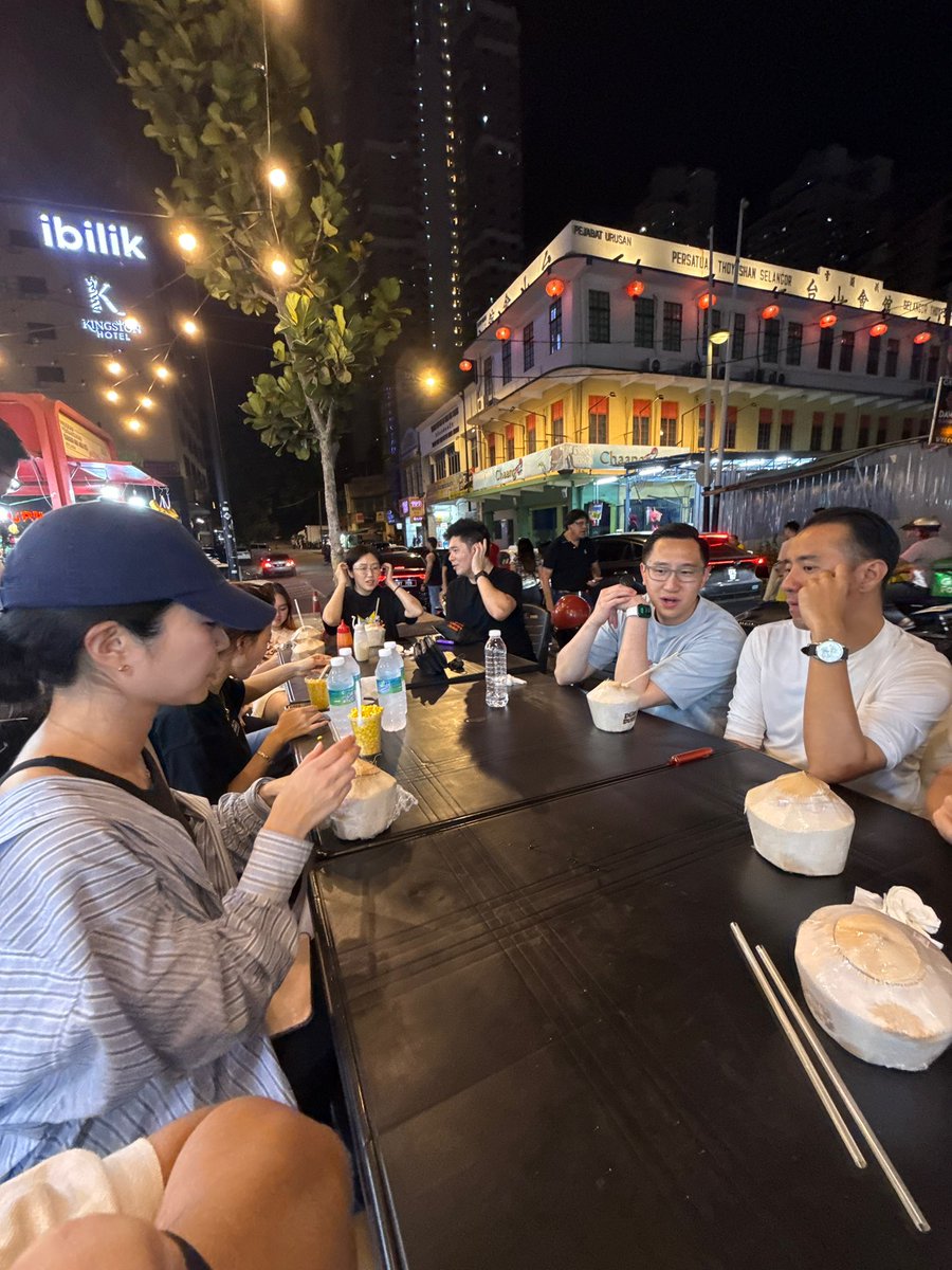 jyp_nft's tweet image. Missing KL already and big shoutout to @pudgymalaysia for planning not 1, not 2 but 8 Pudgy events over week and even post event late night supper sessions with the community 🐧🇲🇾
While the guests are enjoying, the team did not sleep, making sure each event is enjoyable for…