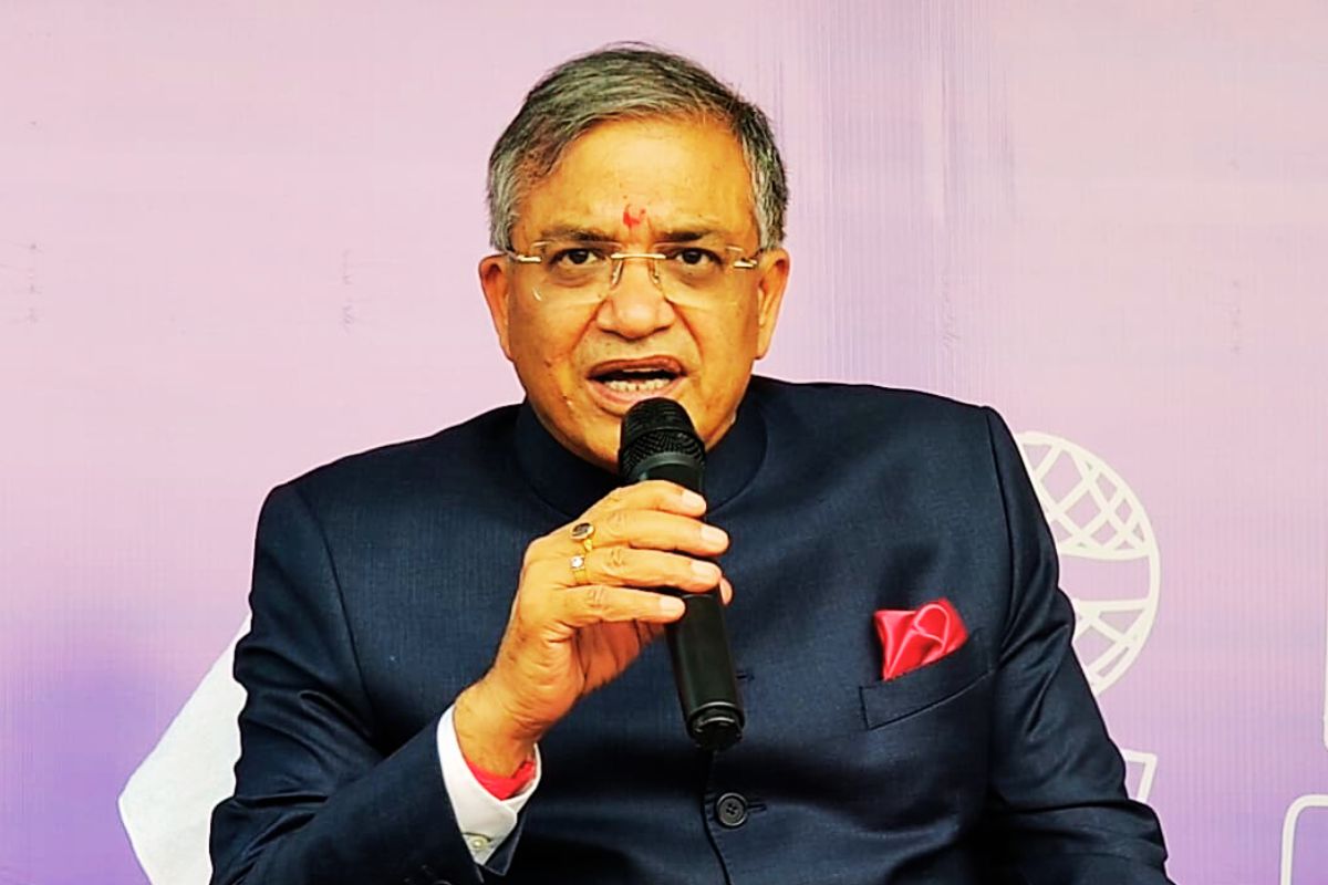 grafidon's tweet image. प्रिय मुख्य चुनाव आयुक्त महोदय,
आज आपने बताया कि बिहार में —
▪️ 21.6 लाख मृत वोटर
▪️ 31.5 लाख स्थायी रूप से पलायन कर चुके
▪️ 1 लाख वोटर ग़ायब
▪️ 7 लाख दो जगह रजिस्टर्ड हैं
यानी 60 लाख ऐसे नाम जो बिहार के लोकतंत्र की नींव हिला सकते हैं।
आपने ये डेटा राजनीतिक दलों को बताया —…