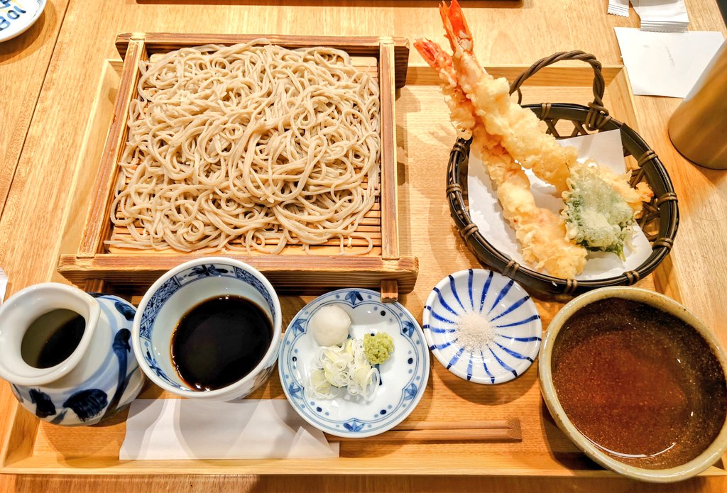HIDEAWAYSachi's tweet image. 試写会の後のもぐもぐタイム😋
映画仲間さんとのお食事はサイコーに楽しい♥️各々、考察を話したり自分だけでは知り得ない気付きがある‼️
そして頂いた🍅
これめっちゃ美味しい😍早速ブクマして購入決定🙆🏻
ほんとありがとう😆💞
#手打ち蕎麦欅
#青柳
#フルーツトマトの完熟ゼリー