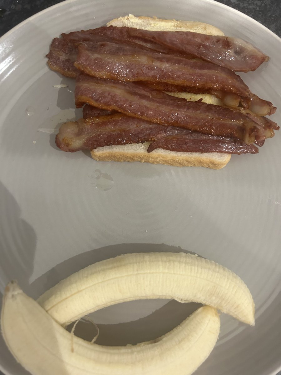 b3n5_'s tweet image. And people say english food is bad... Now what, haters...