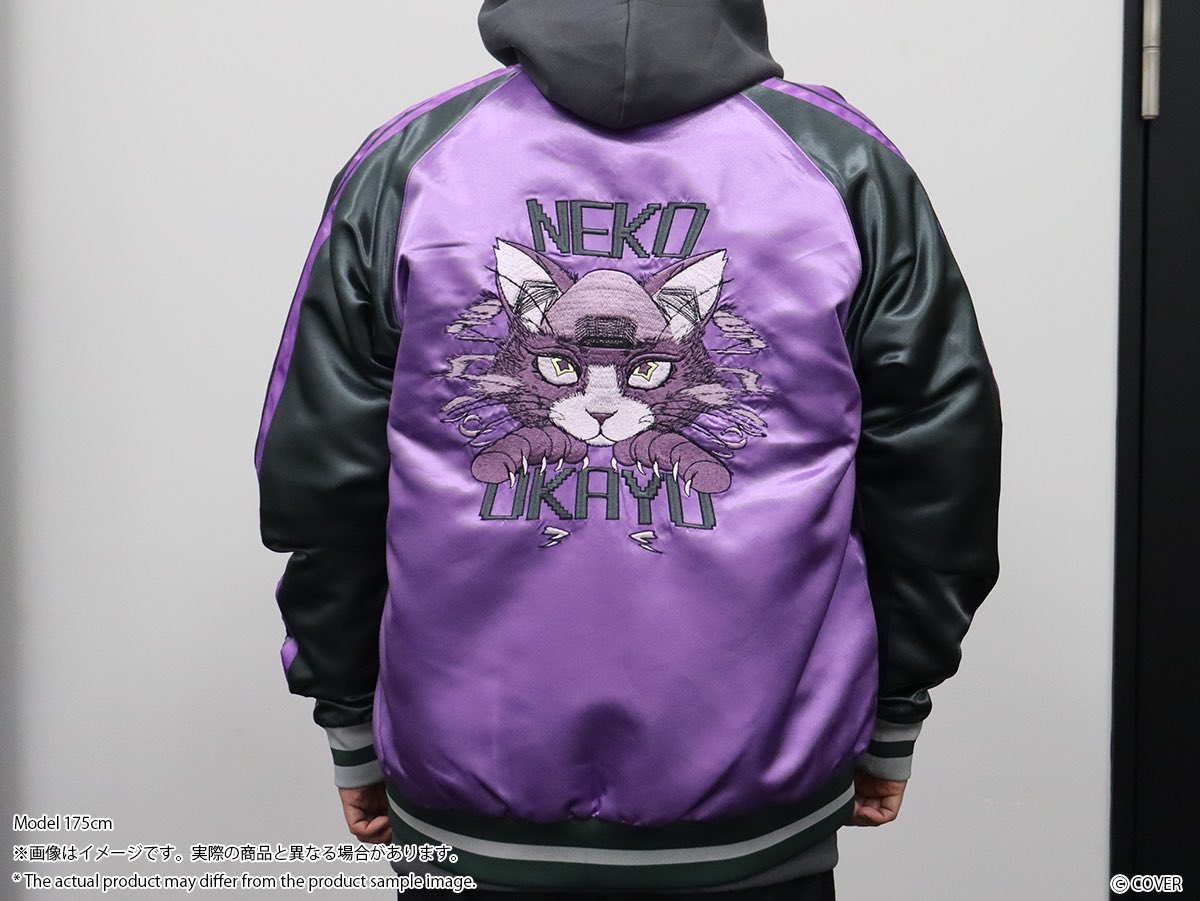 nekomataokayu's tweet image. /
僕とお揃いスカジャンが発売🍙✦
ソロライブでも着用したやつ〜〜🎉🎙
\
背面の刺繍がめちゃカッコイイ😼🔥⸝⸝⸝
おにぎりパーカーの上に着ると丈感
ばっちり似合う長さにしてもらったヨ💜
‣ ‣ ‣ 購入はこちら🎁
shop.hololivepro.com/products/nekom…