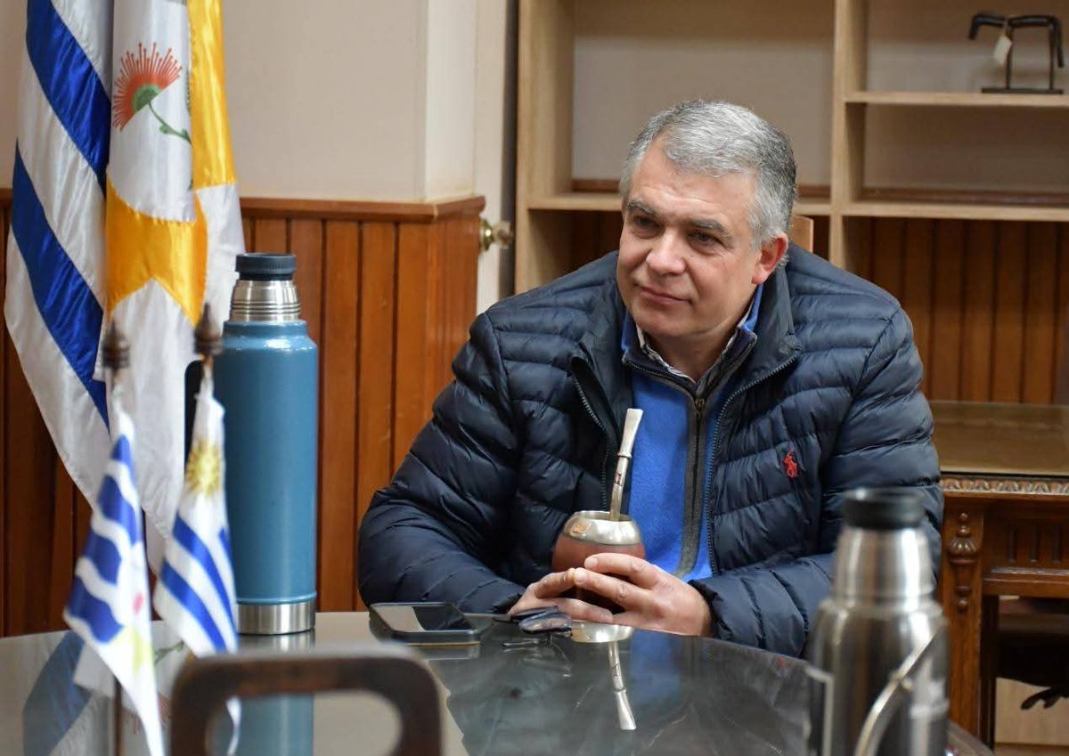 comuna33's tweet image. Intendente Departamental se reunió con autoridades y técnicos de OPP.
El Dr. Mario Silvera recibió en su despacho a una delegación de OPP donde analizaron obras que se llevan adelante y proyectos que se realizarán en la presente administración.
#GobiernodeTreintayTres