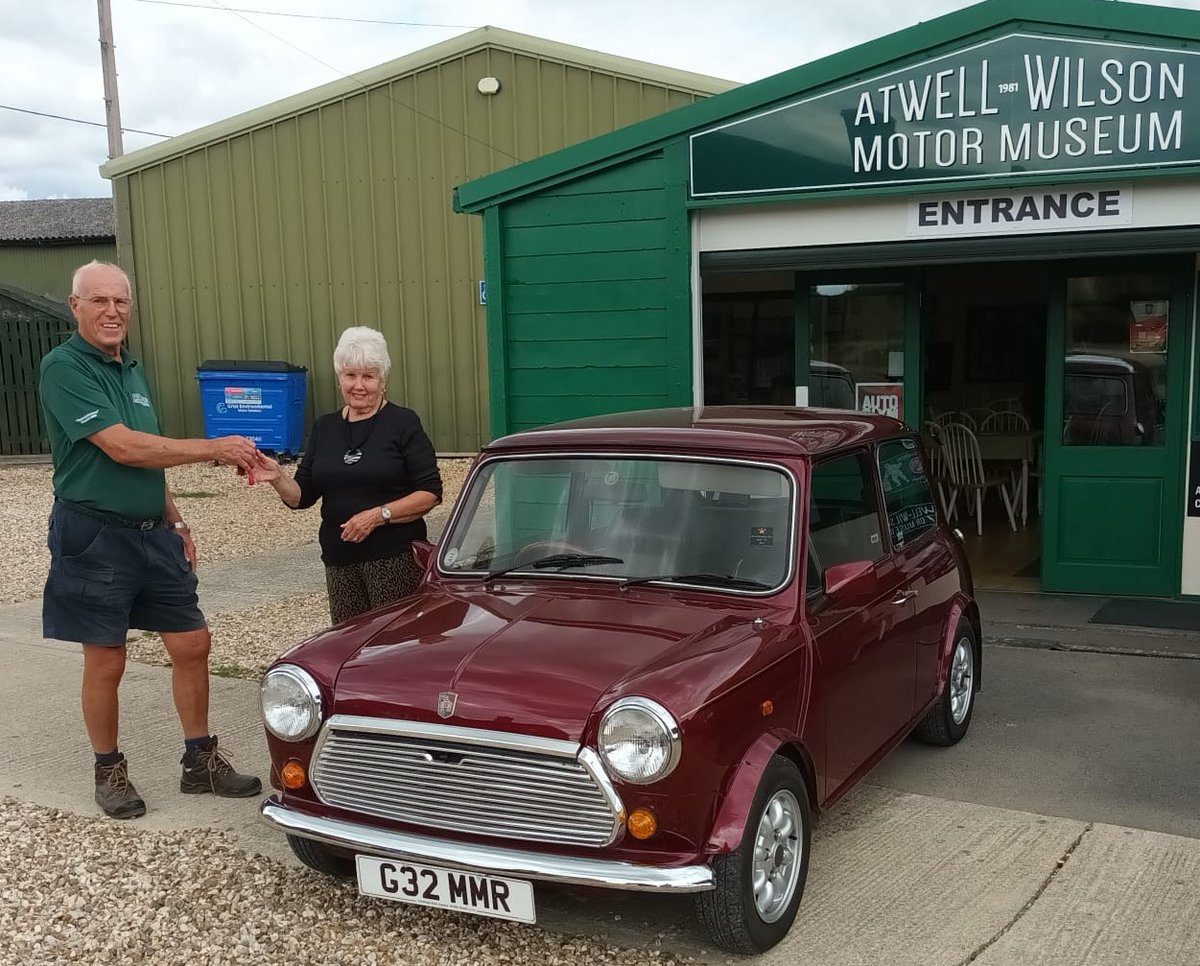 The lucky winner of the 1989 Austin Mini 30 anniversary edition - Sue from Swindon, came along on Tuesday to collect her prize.  Needless to say, that Sue is absolutely shocked and delighted to have been drawn as the winner of this wonderful car.