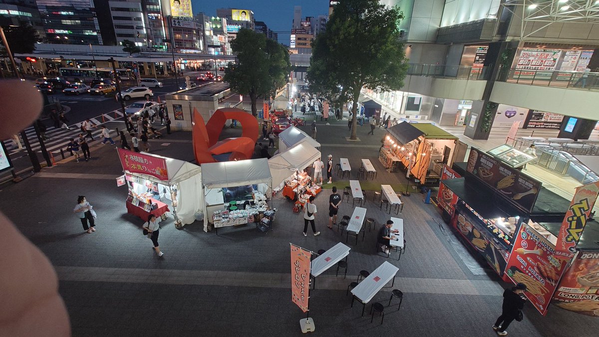 KgmLttcAFrrMgnt's tweet image. 仕事帰り、ルフロンフェスタで山田祥子さんの野外ライブ!
初見だったけど、歌声、歌い方めっちゃ刺さった!
順番前後するけど、ライブ前、まだ歌も聴いたことないのに、アルバム買って、さらにライブチケットも買っちゃうというね。ビビらせてすみませんm(_ _)m
こういうのって縁と勢いなんすよ👍️