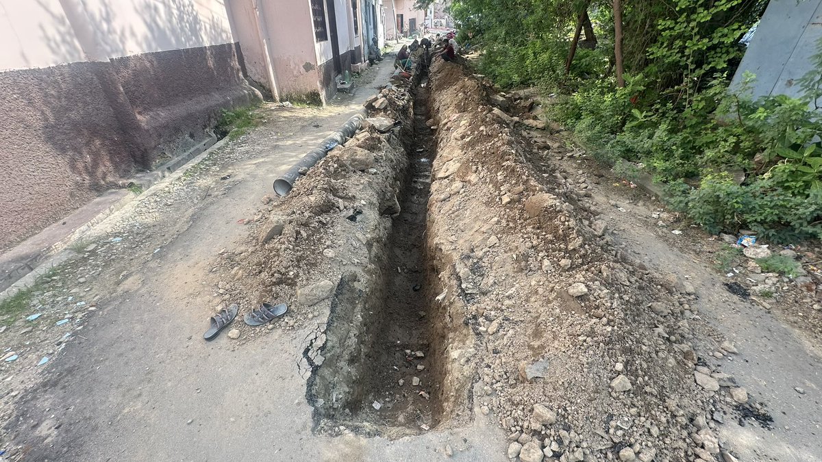 cbnasirabad's tweet image. नसीराबाद छावनी परिषद द्वारा काली माँ रोड से पलसानिया रोड के मध्य पेयजल पाइपलाइन बिछाने का कार्य प्रगति पर है, ताकि जल आपूर्ति में कोई बाधा न आए और आमजन को सुचारु जल सुविधा प्राप्त हो सके।
#cbnasirabad #pipeline #drinkwater #development
@RakshaSampada
@PddeScPune…