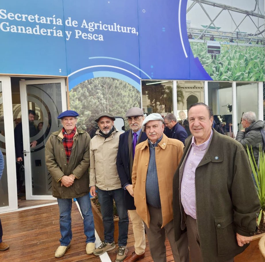 El Secretario <a href="/Mario_Raiteri/">Mario A. Raiteri</a> , representante de la entidad en el <a href="/SenasaAR/">Senasa Argentina</a>, participó de una reunión con el Presidente del organismo,  Ing.Pablo Cortese. Durante la misma, se profundizó y actualizó información sobre el plan de brucelosis. ✅

👥 Estuvieron también los distintos