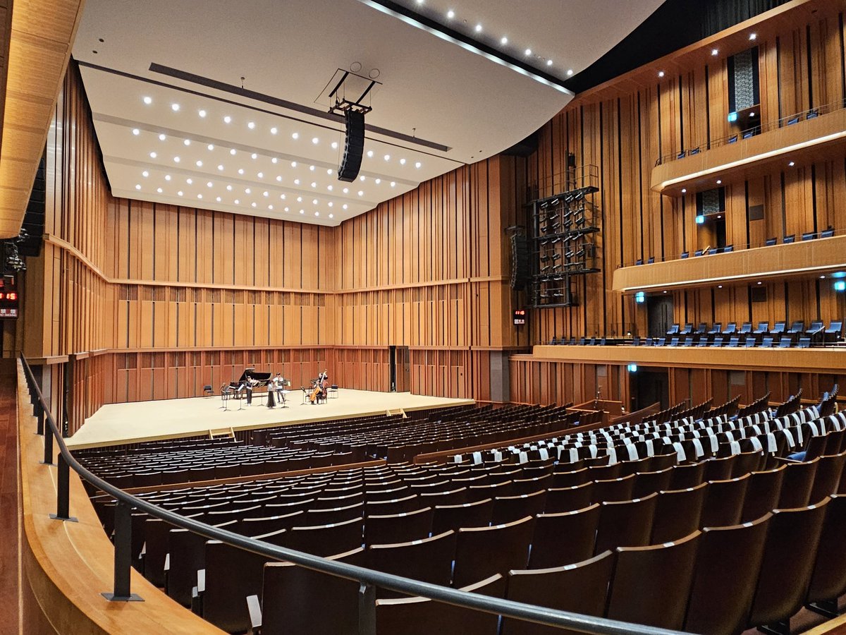 今日は指揮者含め自分が最年長で、優秀な若手のメンバーとの本番。相変わらずの緊張しいだけど、まわりの奏者さんが一緒に弾いていて安心感を感じてくれるようなそんな奏者になっていきたいね､､､演奏面でも立ち振る舞いでも