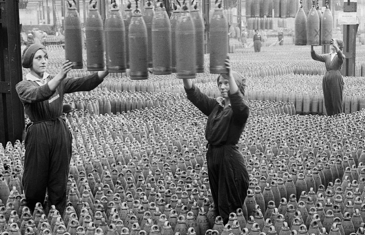AndrewRawson11's tweet image. The BEF needed millions of shells to conduct an offensive and they were complicated items. Several types of factories were set up to make the various elements and assemble them. Most of the work ended up being carried out by women. My book explains how they worked.