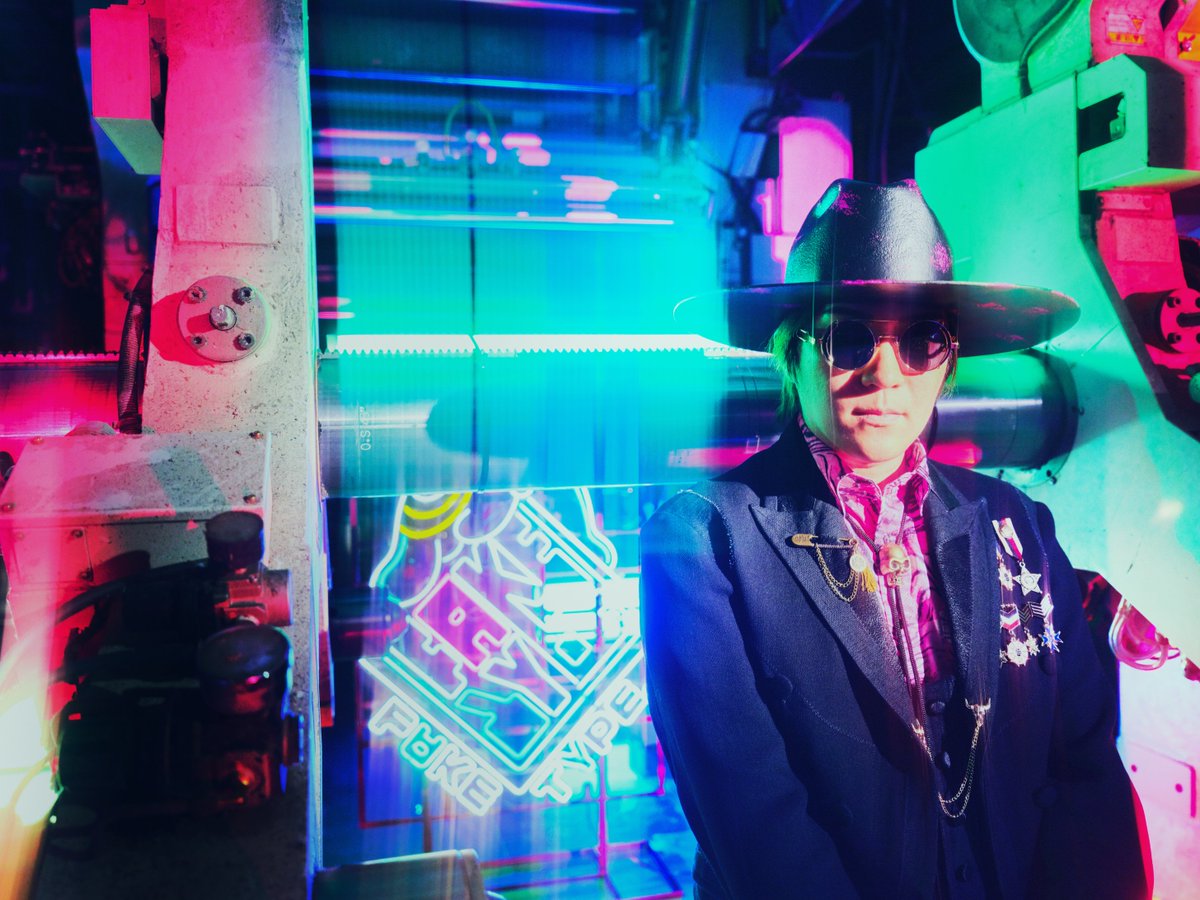 DYES_IWASAKI's tweet image. DYES IWASAKIのアーティスト写真が新しくなりました!🎩🍷
よろしくお願いします!🎪
#FAKETYPE
#DYESIWASAKI
