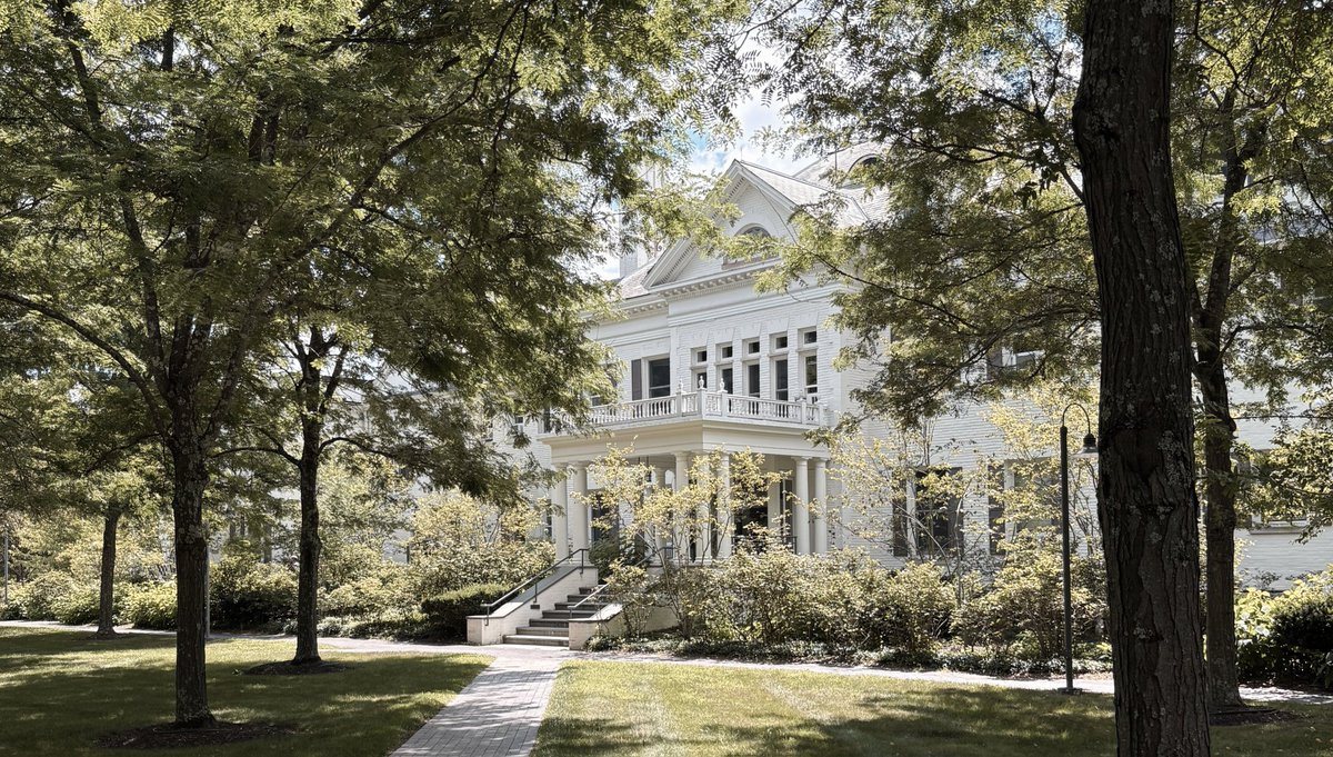 MarkLRuffalo's tweet image. The beautiful campus of @AustenRiggs in Stockbridge, Massachusetts.