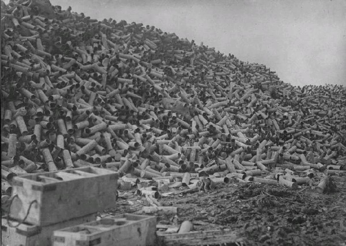 AndrewRawson11's tweet image. The BEF needed millions of shells to conduct an offensive and they were complicated items. Several types of factories were set up to make the various elements and assemble them. Most of the work ended up being carried out by women. My book explains how they worked.