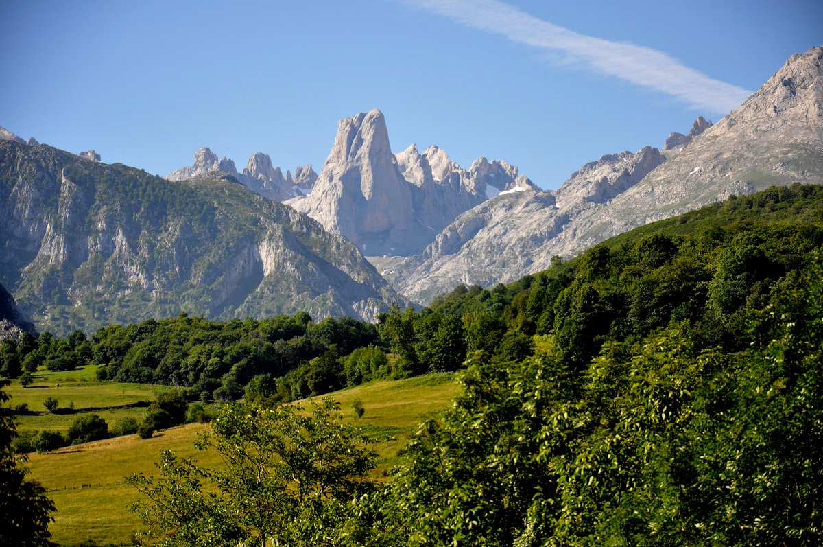 oapngob's tweet image. 🎂 El Parque Nacional de Picos de Europa cumple hoy 1️⃣0️⃣7️⃣ años!!
Nació como Parque Nacional de Covadonga en 1918 y fue el primero en declararse en España.
Desde entonces, ha inspirado una Red que hoy suma 16 parques nacionales. 🕸️
¡Felicidades, pionero! 👴