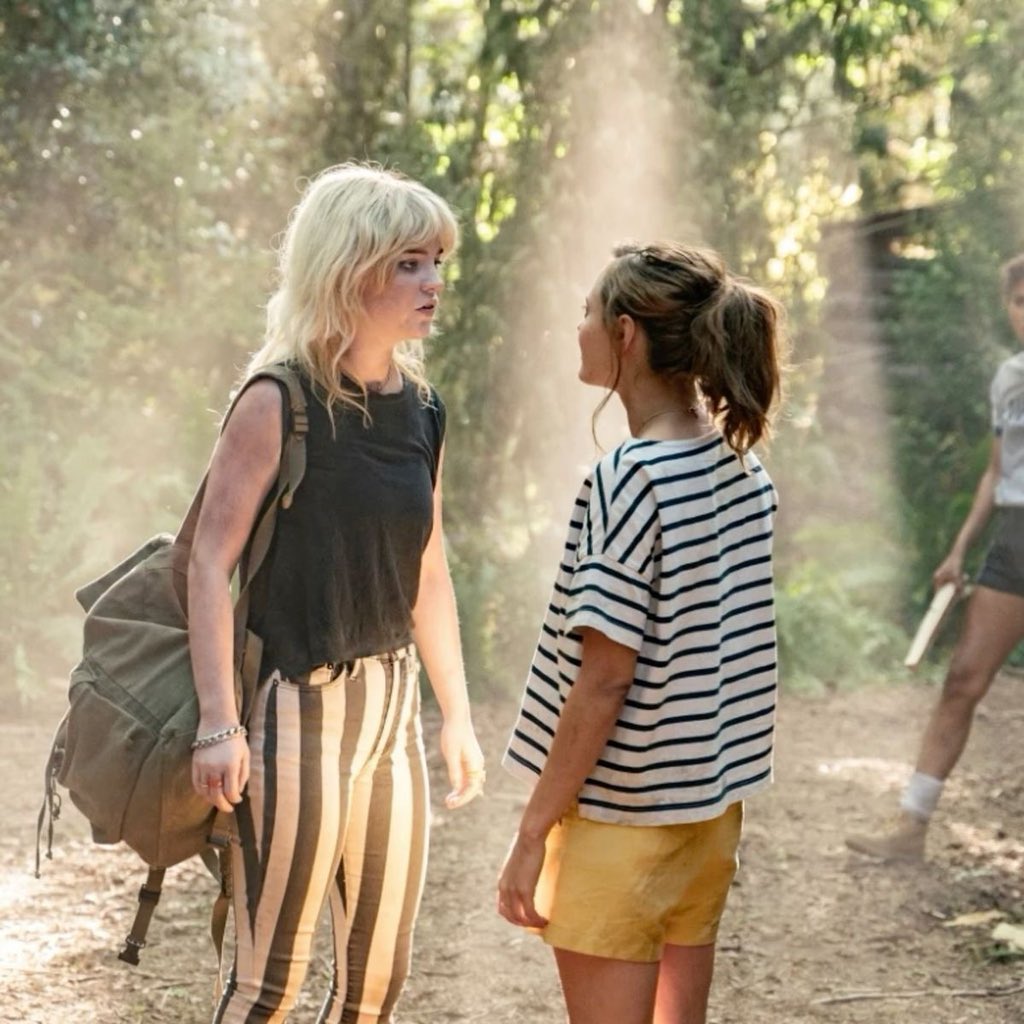 I mean they're insane for this tho and on a side note I just love how Nat is slightly taller than Jackie here lol!