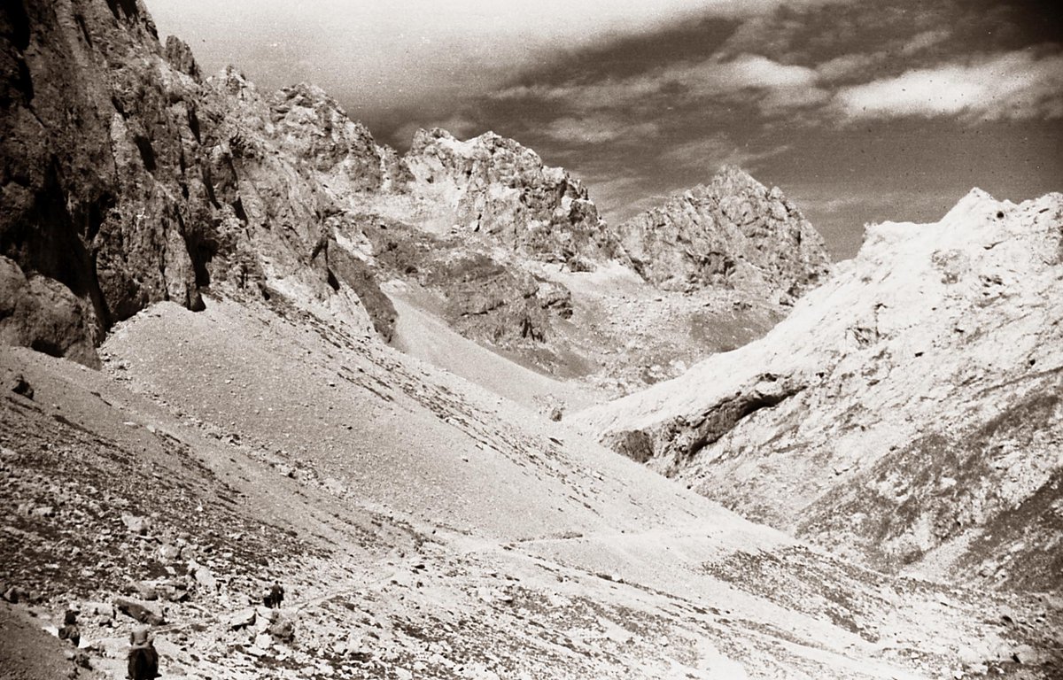 oapngob's tweet image. 🎂 El Parque Nacional de Picos de Europa cumple hoy 1️⃣0️⃣7️⃣ años!!
Nació como Parque Nacional de Covadonga en 1918 y fue el primero en declararse en España.
Desde entonces, ha inspirado una Red que hoy suma 16 parques nacionales. 🕸️
¡Felicidades, pionero! 👴