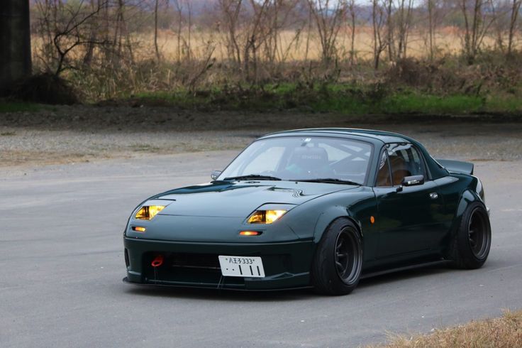 Tavrımızdan halimizi anla,
Anlaşılmak uğruna biz ömrümüzü verdik.