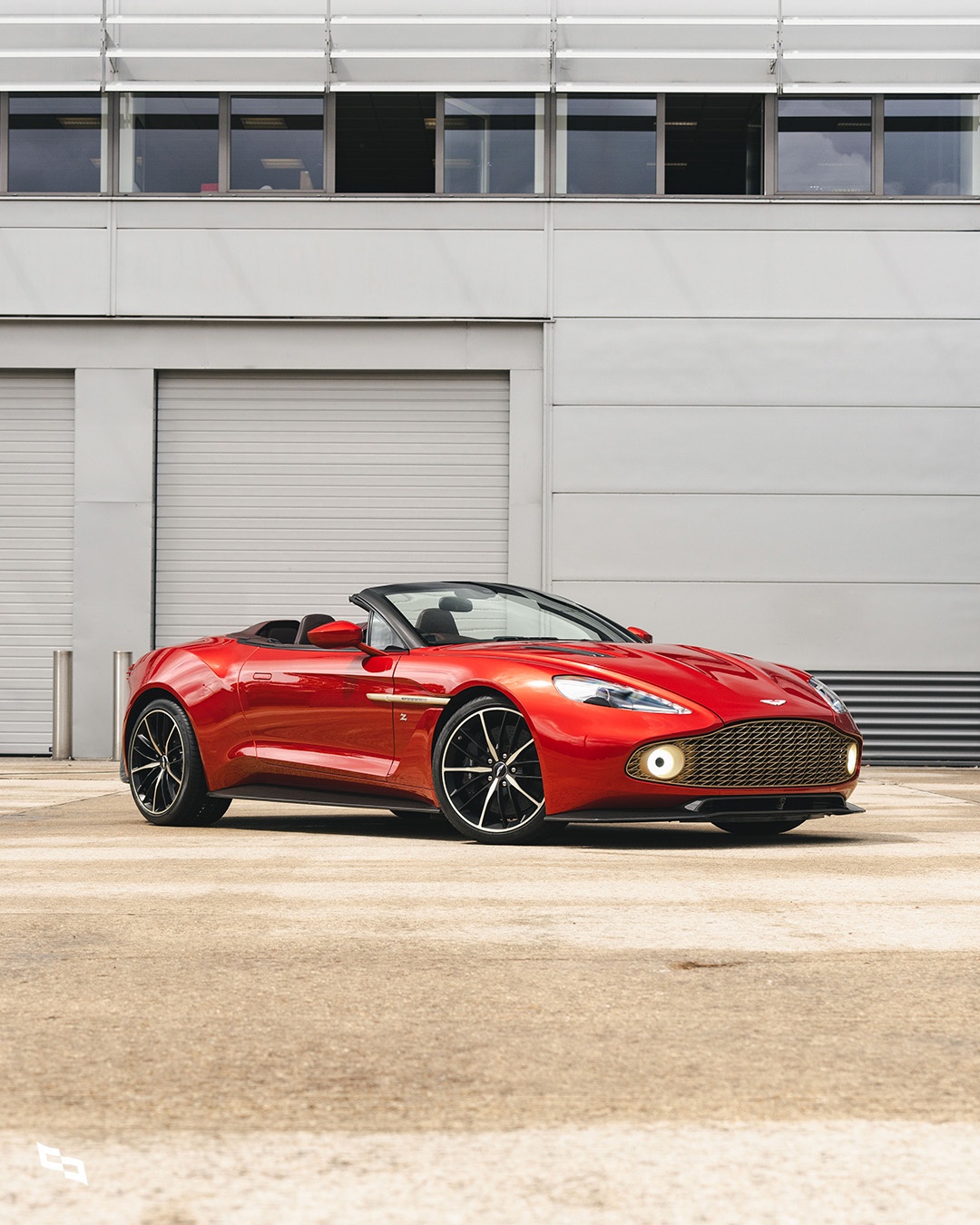 その他 VANQUISH 5X PROTOTYPE DL05 X Aston Martin Vanquish: The Ultimate Blend of Luxury