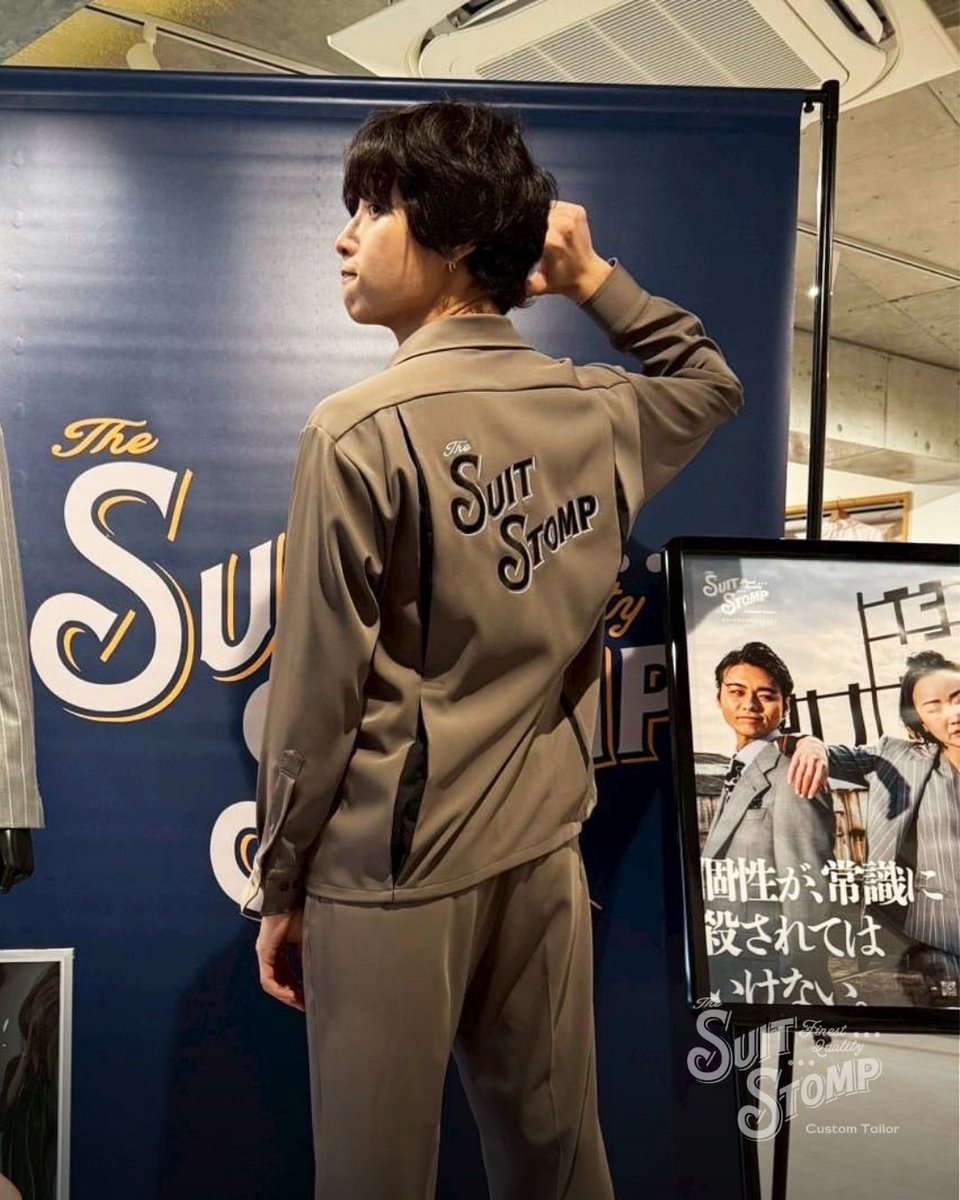 suitstomp's tweet image. LIVEでTOP BEAT CLUBに来ていたgo!go!vanillasがPOPUPに遊びに来てくれました。
Vo/Gt.牧くんがSUIT STOMPセットアップをLIVEで着てくれるということで着用してもらいました!
go!go!vanillasの皆さん、ありがとう!
LIVEの模様も追ってお届け!
@maggiee___mae
@go_go_vanillas
#suitstomp