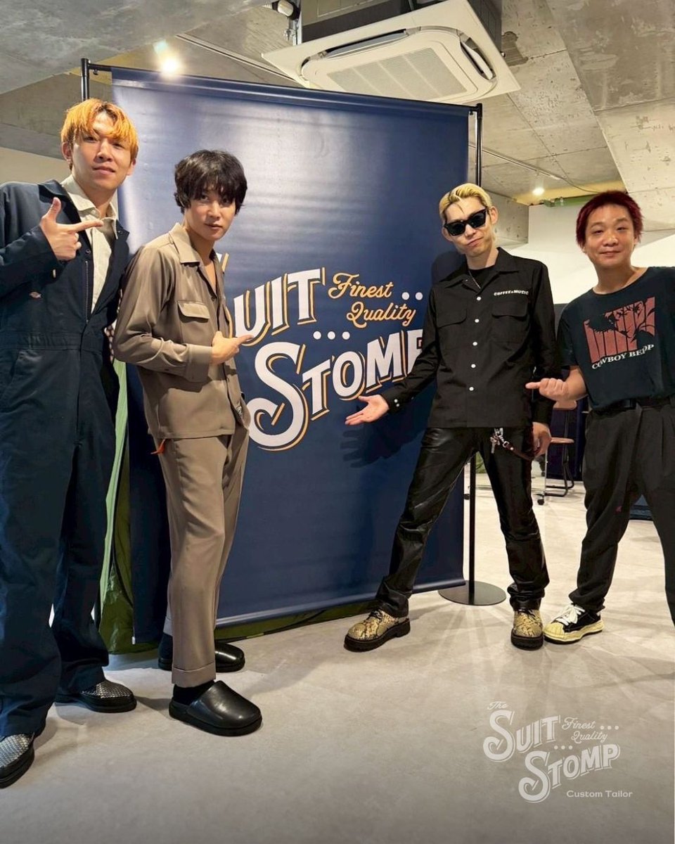 suitstomp's tweet image. LIVEでTOP BEAT CLUBに来ていたgo!go!vanillasがPOPUPに遊びに来てくれました。
Vo/Gt.牧くんがSUIT STOMPセットアップをLIVEで着てくれるということで着用してもらいました!
go!go!vanillasの皆さん、ありがとう!
LIVEの模様も追ってお届け!
@maggiee___mae
@go_go_vanillas
#suitstomp