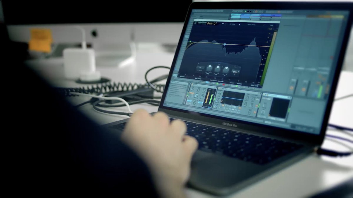 ThisIsEng's tweet image. Do you love music? Consider a career in engineering! 🎵
Meet David, senior software engineer at TikTok, working in digital audio, experimenting with sounds for TikTok. 🔊
David was always interested in maths and music, when he started looking up university courses, he…