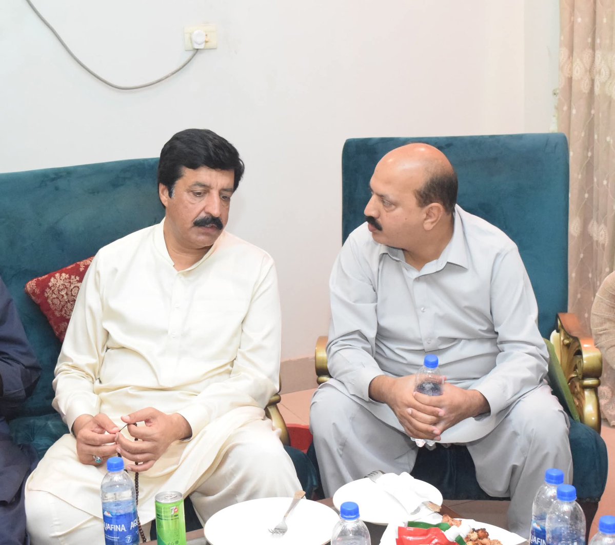 TahirAkhtarPPP's tweet image. Meeting with Governor Punjab, Sardar Saleem Haider Khan, during his visit to Pindi Bhattian (District Hafizabad), where he reviewed the damages caused by recent rains and flooding.