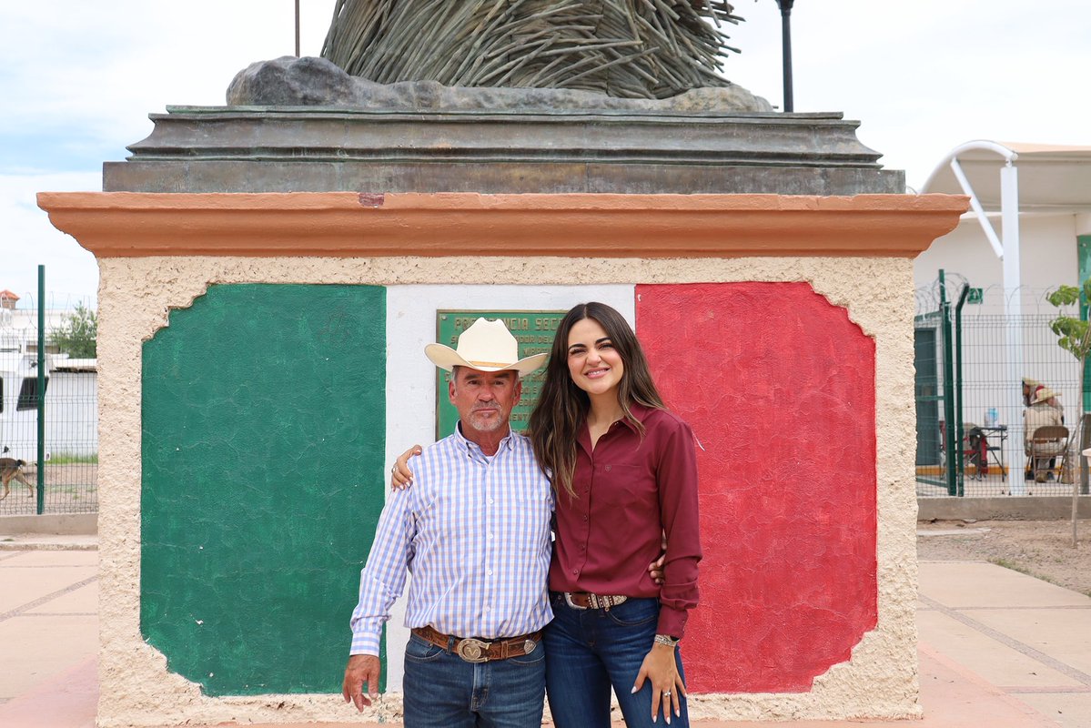 AndreaChavezTre's tweet image. Iniciamos esta jornada de trabajo reunidos con Philip Skinner, alcalde de la ciudad fronteriza de Columbus, Nuevo México, tan célebre por ser el único territorio de EEUU invadido militarmente por un ejército extranjero: la División del Norte, que comandaba Pancho Villa.…
