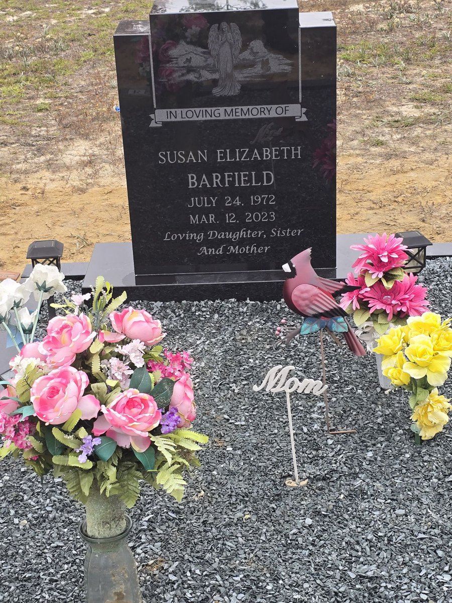 _CoachBarfield's tweet image. Today’s one of those days where I’m not sure if I should love it or hate it.
My mom would’ve been 52 years old today.
I lost her when she was only 50 years old.
I love this day because without her, I would’ve never been born or have the life I live today.
I hate it because…