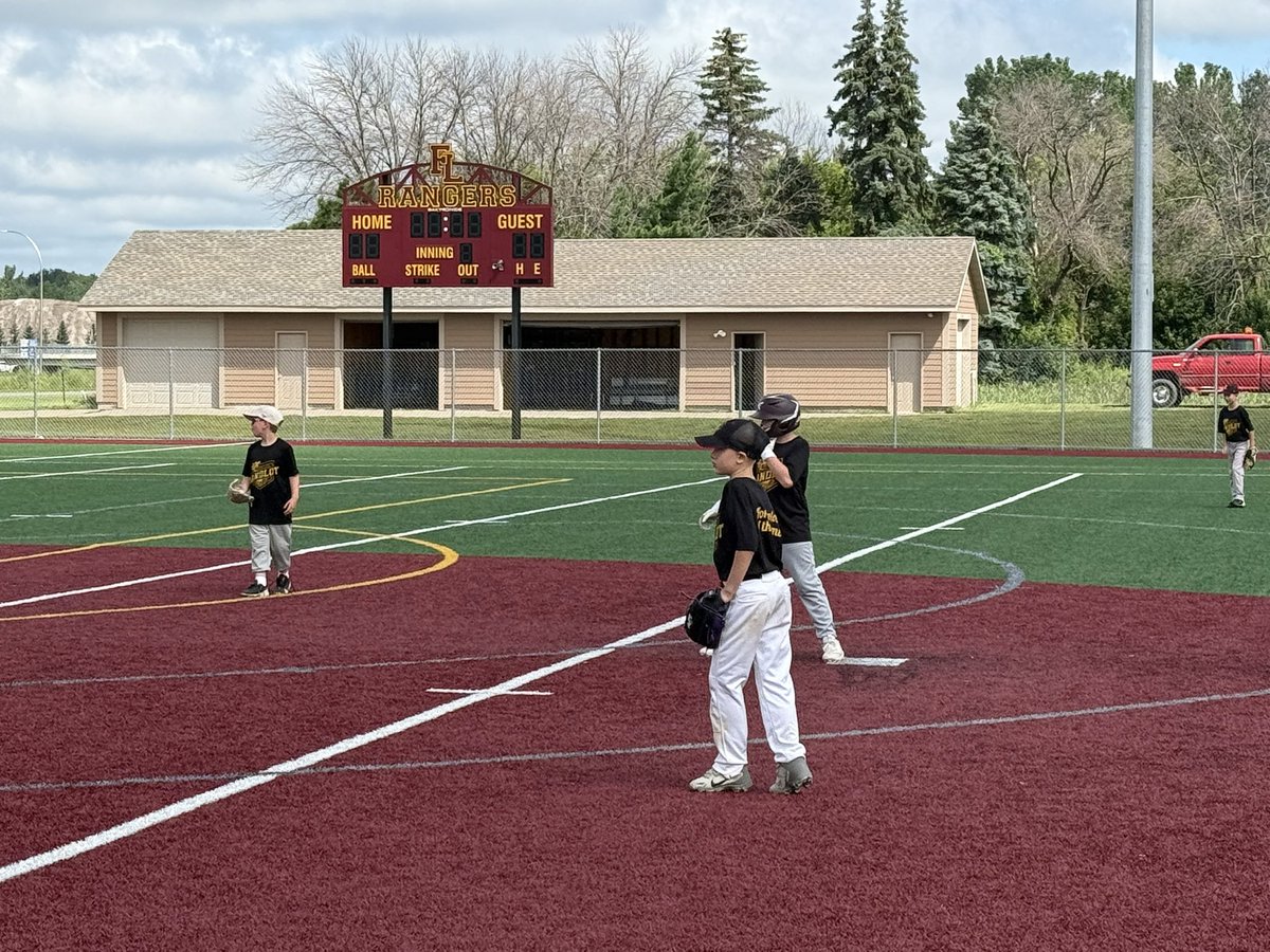 FLBaseballMN's tweet image. Playing for the love of the game! Summer Sandlot Camp Week One! So fun to host all these young players at camp!