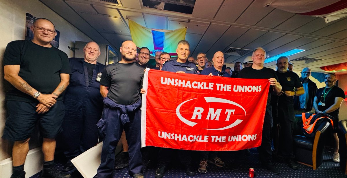 RMTunion's tweet image. RMT visit to RFA Tidesurge.
National Secretary, @dazprocter and Ian Parkin, RFA convenor, updated members who are currently working onboard and members from RFA Proteus, Sterling Castle, RFA Tiderace and RFA Fort Victoria who are in refit.
#JoinRMT