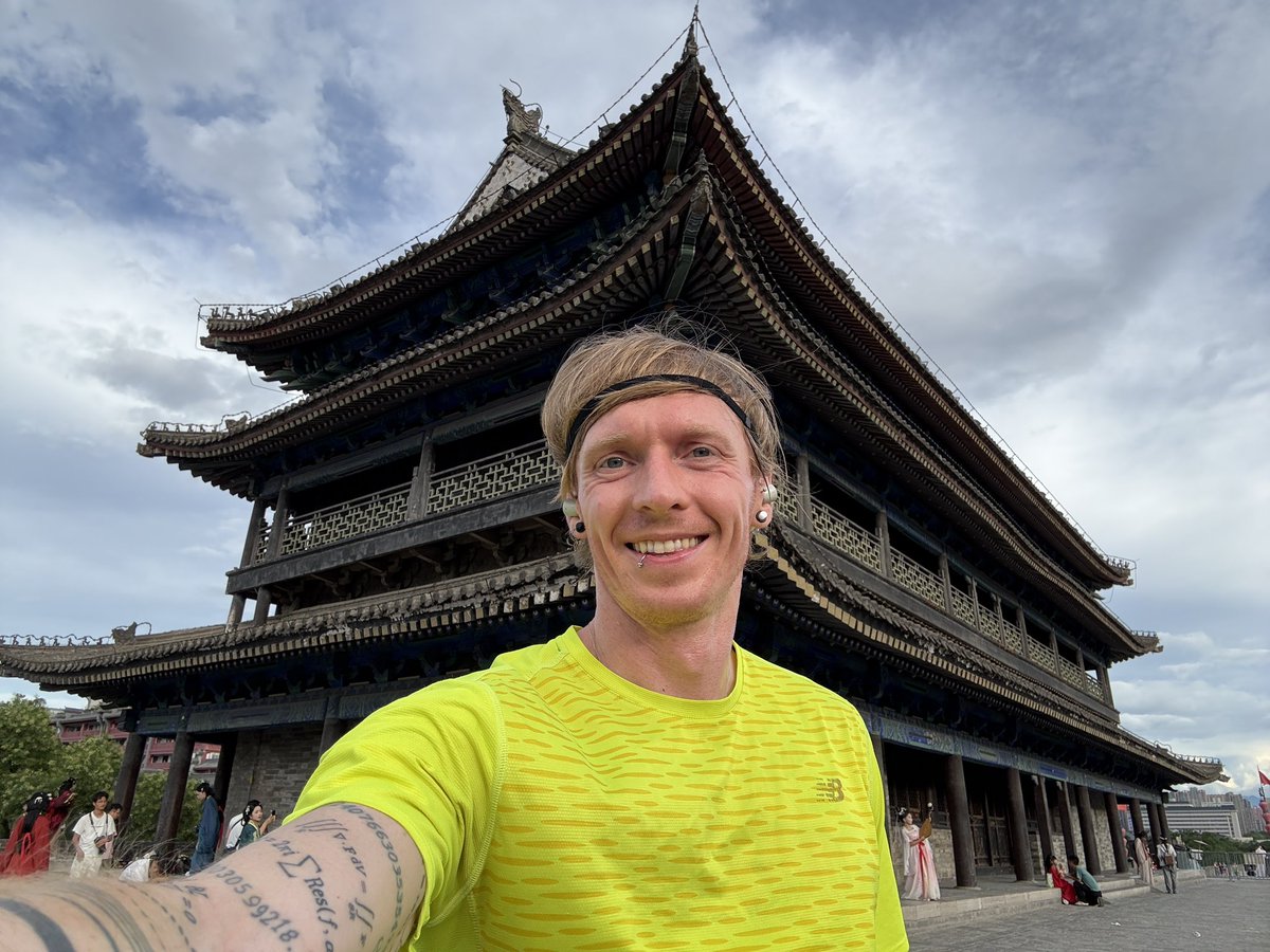 tomrocksmaths's tweet image. Ran the full length of the city walls in Xi’an (for some reason) complete with many excellent gatehouses and temples. You can see the deterioration in my selfies and pace for the last section so we will not be working out my pace. Probably something to do with the 35 degree heat!