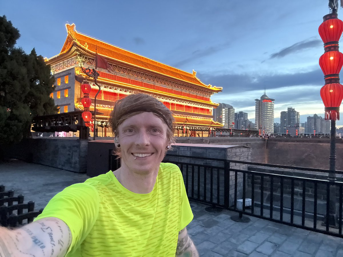 tomrocksmaths's tweet image. Ran the full length of the city walls in Xi’an (for some reason) complete with many excellent gatehouses and temples. You can see the deterioration in my selfies and pace for the last section so we will not be working out my pace. Probably something to do with the 35 degree heat!
