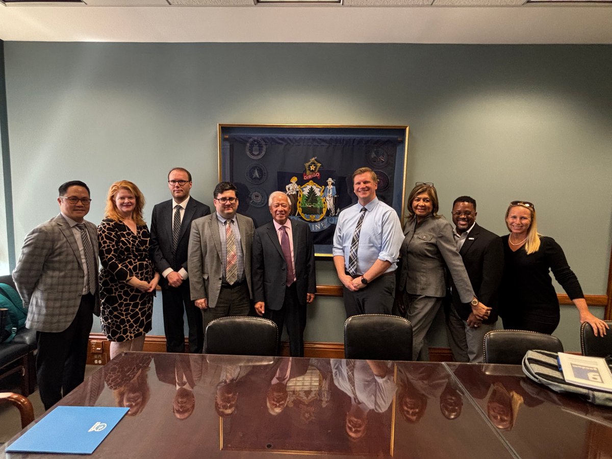 Thank you to <a href="/SenatorCollins/">Sen. Susan Collins</a> and Senator <a href="/PattyMurray/">Senator Patty Murray</a>'s staff for meeting with the DEC, @NAPCA_Aging’s Clayton Fong &amp; <a href="/NCBADC/">NCBA</a>’s Karyne Jones to discuss the importance of #SCSEP—the only federal job training program for low-income older adults aged 55+.