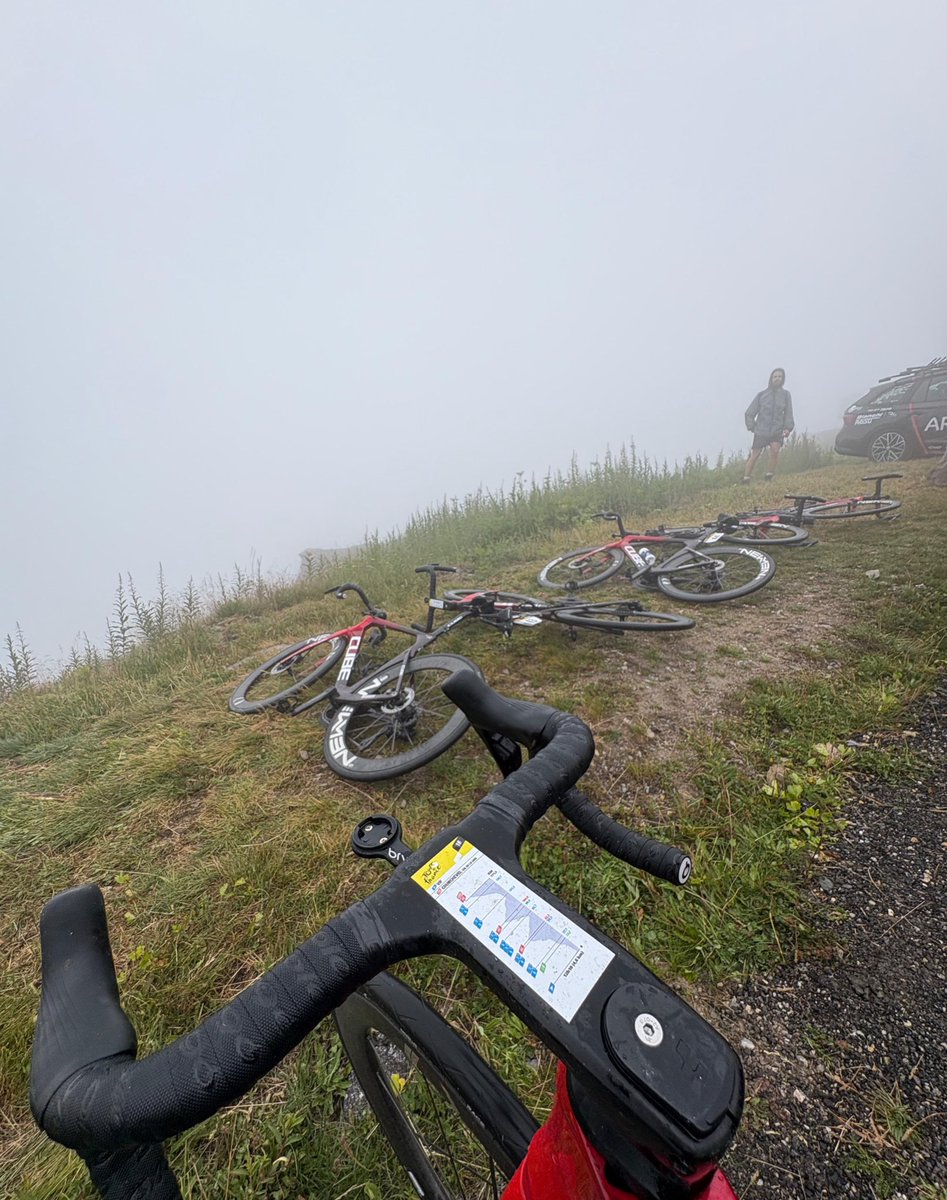 IntermarcheW's tweet image. Hard day for the bikes to the top of Col de la Loze 😶🌫️