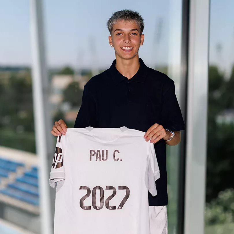 madridfemxtra's tweet image. 🚨 COMUNICADO OFICIAL PAULA COMENDADOR: "Paula Comendador es nueva jugadora de la primera plantilla del Real Madrid. Desde que llegó a nuestro club en 2021, ha jugado en todos los equipos de nuestra cantera y ha ganado la Liga con todos ellos.
Se incorpora al conjunto dirigido…