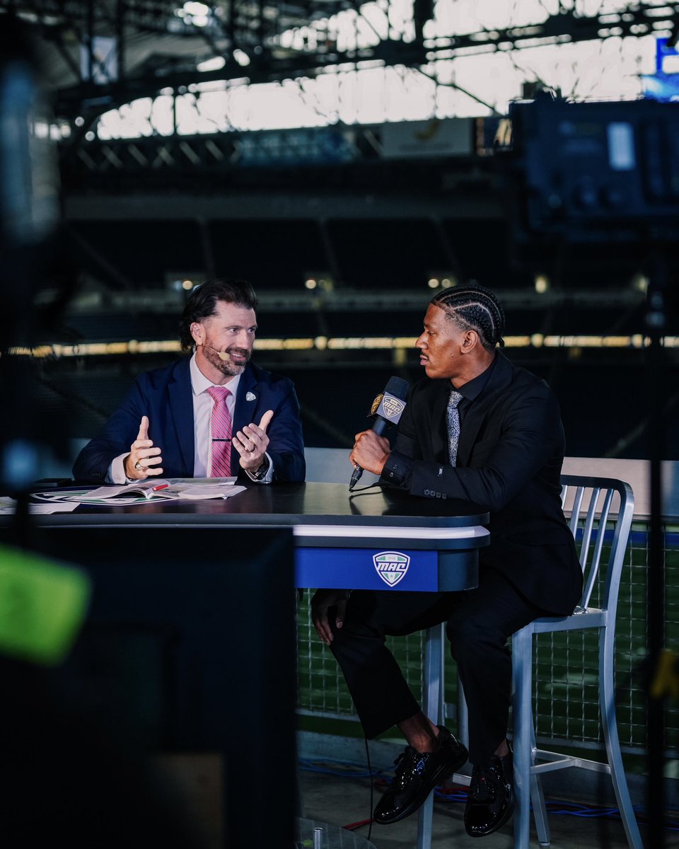 Miami Football (@miamiohfootball) on Twitter photo Talking 🏈
#RiseUpRedHawks | 🎓🏆 Talking 🏈
#RiseUpRedHawks | 🎓🏆