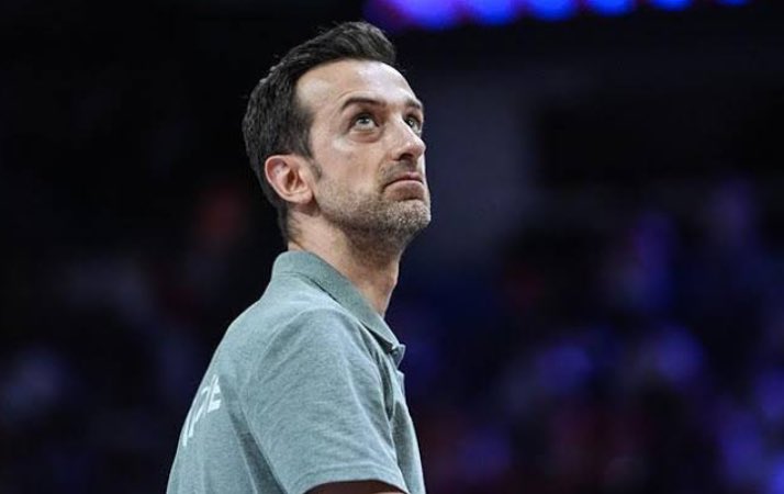 itiraz edilmeyen pozisyondan sonra çöktü takım..her spor branşında çok duygusalız..
Bu maçtan sonra santarelli'ye kibarca bir bye bye.👋👋
 #fileninsultanları