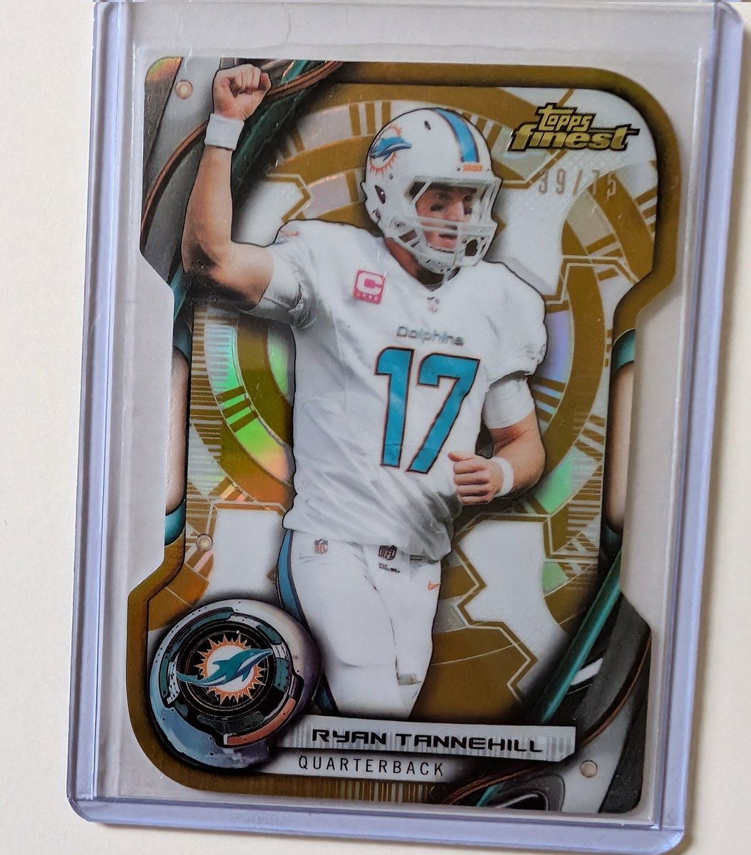 First new Tannehill in over a month is a /75 die cut. This brings my new total up to 1,633 unique cards of his with a goal of 1,700 by end of year.