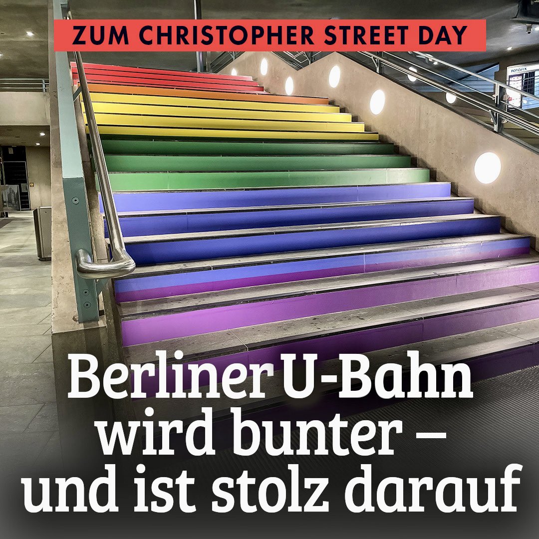 at_michii's tweet image. Wenn jemand auf dieser ideologisch beklebten Regenbogen-Treppe am U-Bahnhof stürzt, würde mich interessieren, wer dann die Verantwortung für diesen ‚,Akt der Vielfalt‘‘ übernimmt. Mal sehen, wer dann noch von Inklusion spricht, denn vor lauter Farben sieht man ja nur noch…