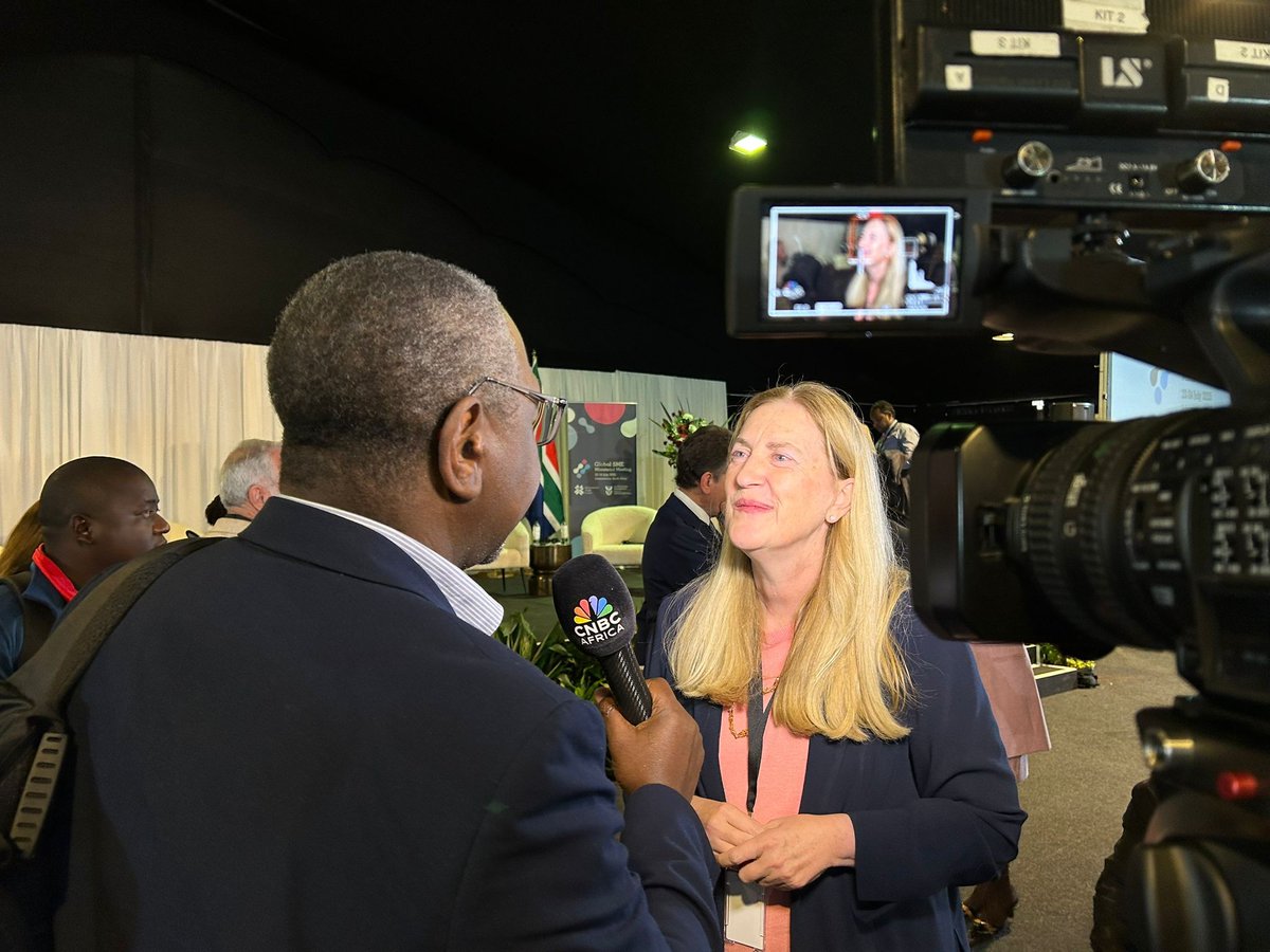 SECO_StateSec's tweet image. Honoured to represent Switzerland 🇨🇭 at the very first #SMEMinisterial in Johannesburg 🇿🇦.
After talks on finance, digital transformation & green transition, we endorsed a collective call‑to‑action to boost #SME competitiveness.
Thank you @ITCnews for making this possible!
