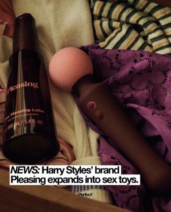 omfg he matched his outfit to the vibrator..