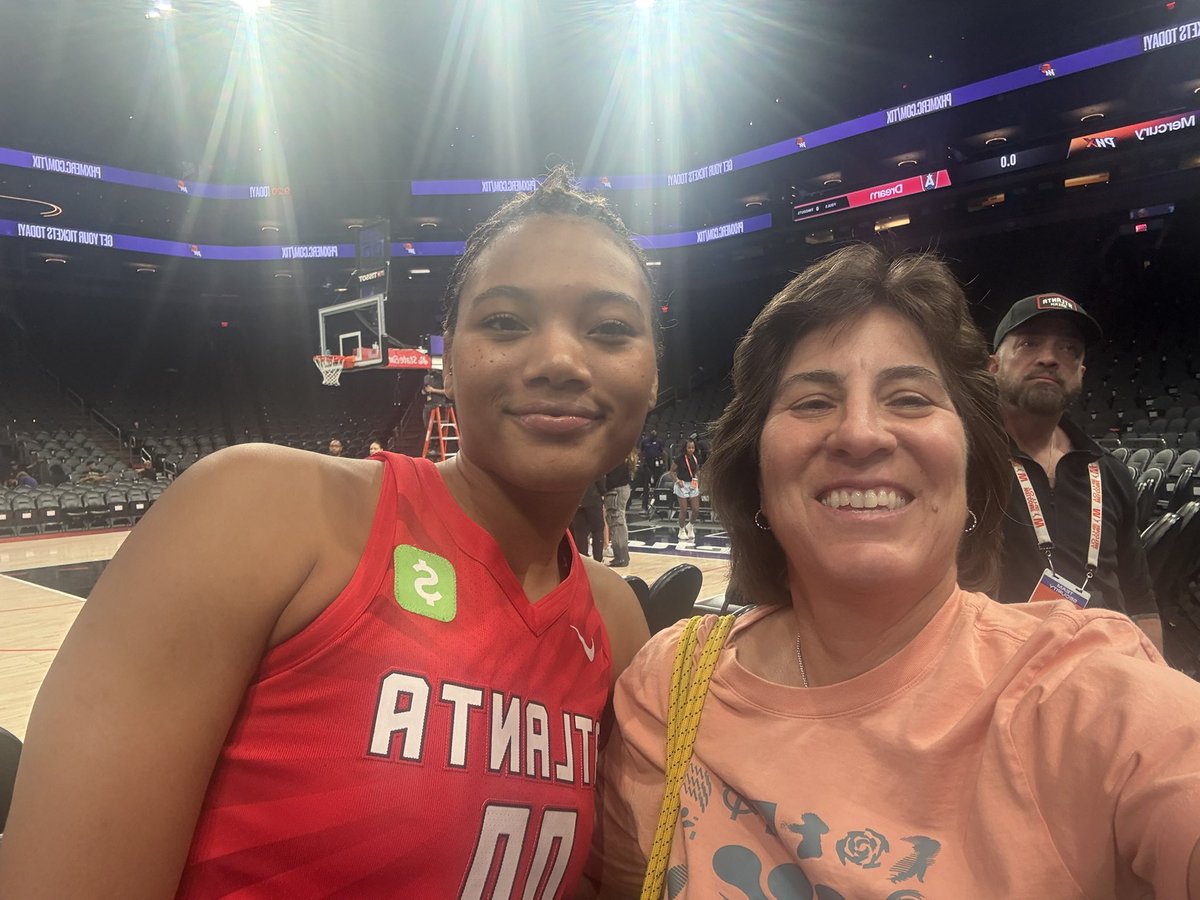 Great night at the Mercury Game with <a href="/nazhillmon/">Naz Hillmon</a> and <a href="/JilliDunston/">Jillian Dunston</a>